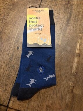 Conscious Step Men’s Blue Shark Pattern Socks